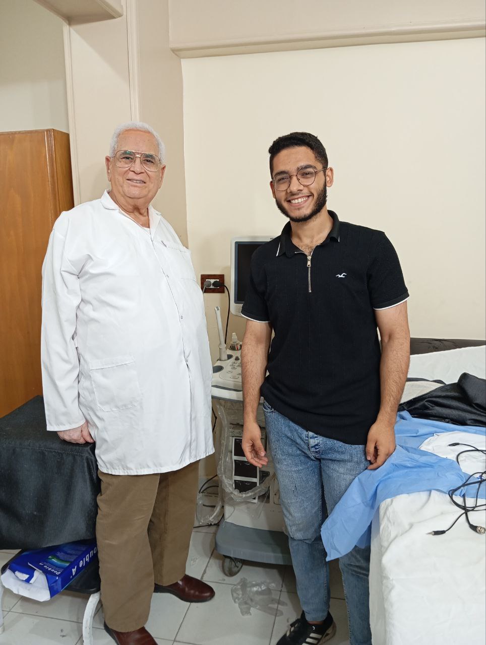 Dr. Waheed Thabet with new device